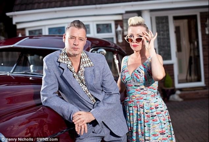 La pareja volvió a los años cincuenta para salvar su matrimonio