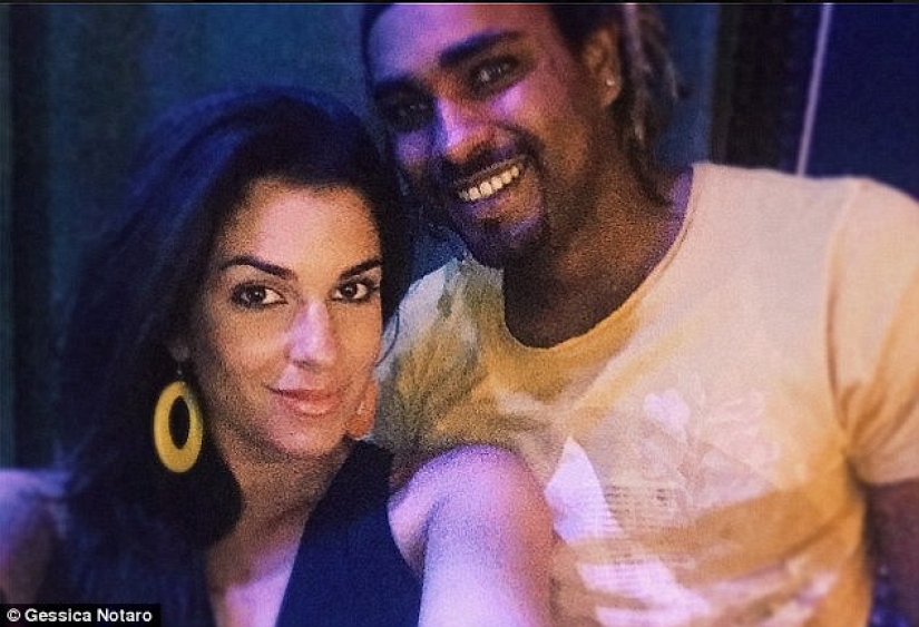 La reina de belleza, que fue rociada con ácido por su ex prometido, mostró un rostro desfigurado La reina de belleza, que fue rociada con ácido por su ex prometido, mostró un rostro desfigurado