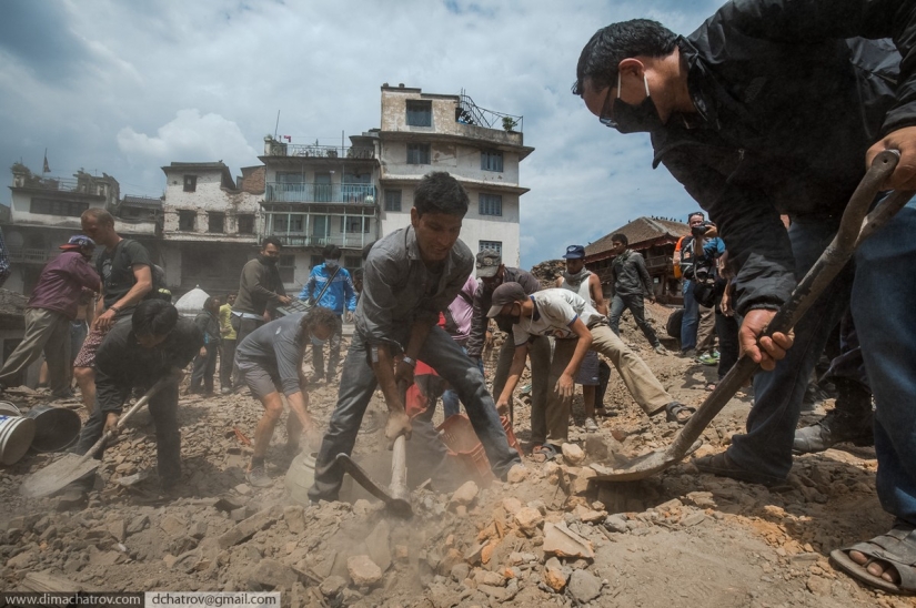 La tragedia en Nepal: un terrible reportaje desde el lugar de los hechos La tragedia en Nepal: un terrible reportaje desde el lugar de los hechos