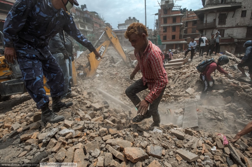 La tragedia en Nepal: un terrible reportaje desde el lugar de los hechos La tragedia en Nepal: un terrible reportaje desde el lugar de los hechos