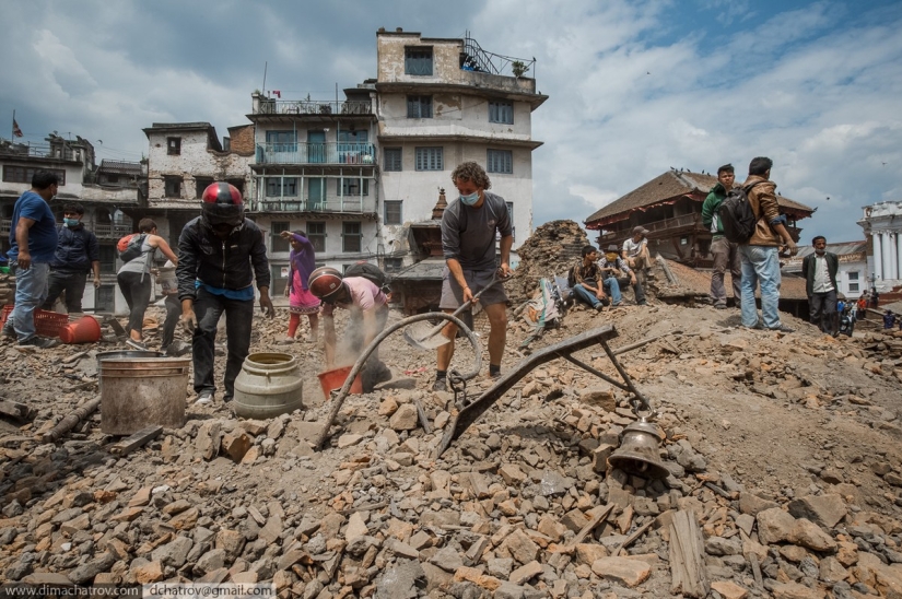 La tragedia en Nepal: un terrible reportaje desde el lugar de los hechos La tragedia en Nepal: un terrible reportaje desde el lugar de los hechos