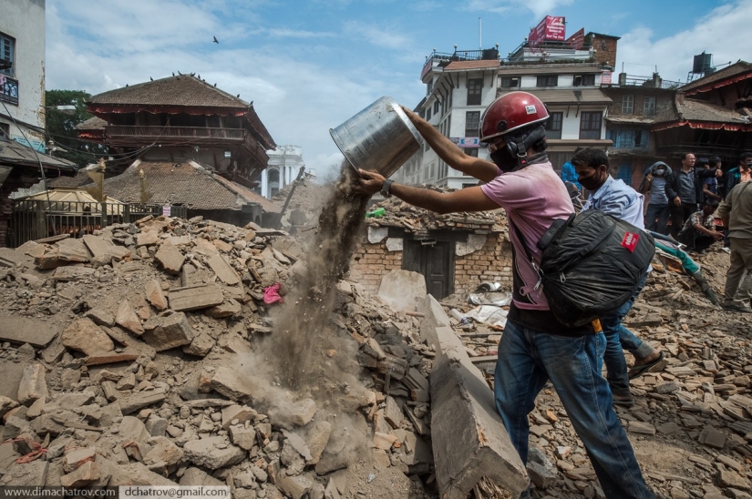 La tragedia en Nepal: un terrible reportaje desde el lugar de los hechos La tragedia en Nepal: un terrible reportaje desde el lugar de los hechos
