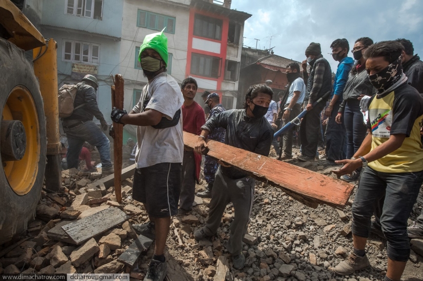 La tragedia en Nepal: un terrible reportaje desde el lugar de los hechos La tragedia en Nepal: un terrible reportaje desde el lugar de los hechos