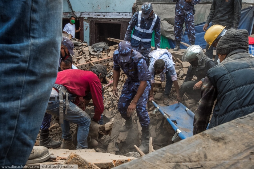 La tragedia en Nepal: un terrible reportaje desde el lugar de los hechos La tragedia en Nepal: un terrible reportaje desde el lugar de los hechos