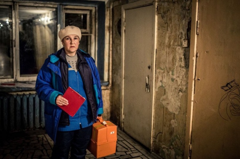 La vida cotidiana de los trabajadores de ambulancias: cambiar como a la guerra