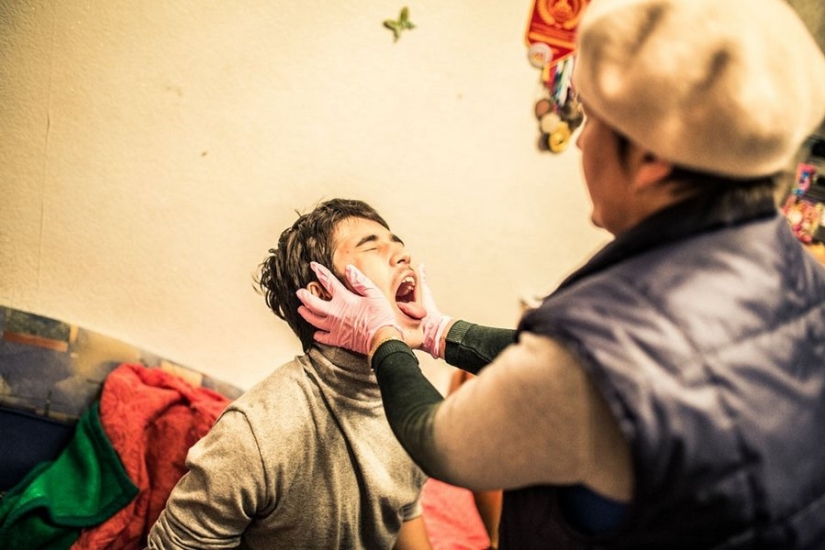 La vida cotidiana de los trabajadores de ambulancias: cambiar como a la guerra