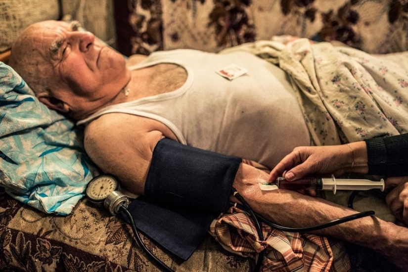 La vida cotidiana de los trabajadores de ambulancias: cambiar como a la guerra