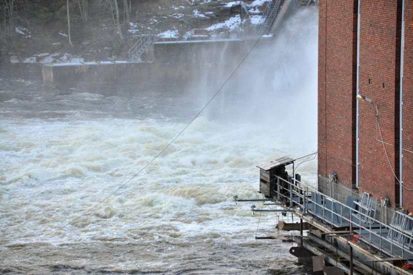 Lanzamiento de una unidad hidráulica en la CH Lesogorskaya