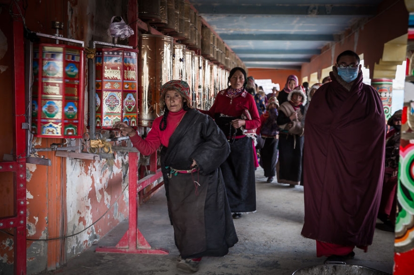 Larung Gar: 40 thousand Buddhists at high altitude Larung Gar: 40 thousand Buddhists at high altitude