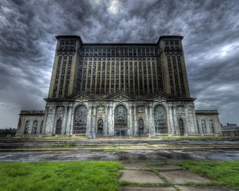 Las estaciones de tren abandonadas más grandes del mundo: Buffalo y Detroit