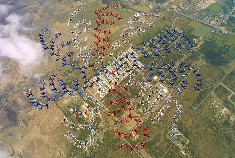 Las figuras más impresionantes del paracaidismo Las figuras más impresionantes del paracaidismo