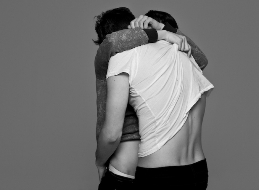 ¿Las fotos son solo amigos o una pareja enamorada? Proyecto fotográfico sobre un beso de Ben Lamberti ¿Las fotos son solo amigos o una pareja enamorada? Proyecto fotográfico sobre un beso de Ben Lamberti