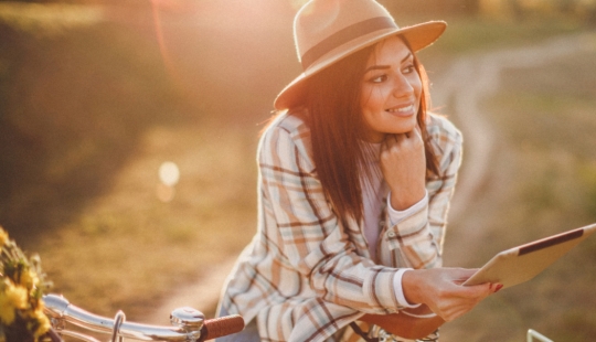 Las personas que se mantienen felices tienen estos 8 hábitos en común