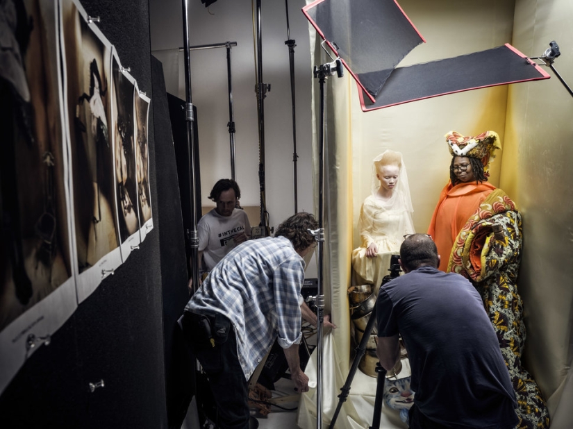 Las primeras tomas del nuevo calendario Pirelli 2018: un cuento de hadas en "tonos negros"