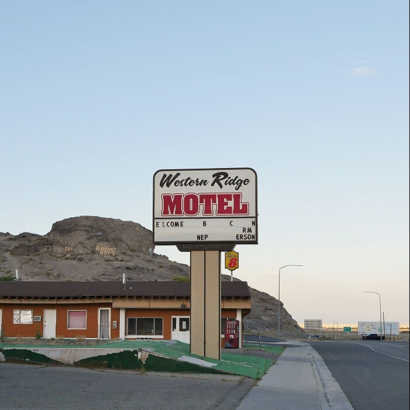 Les presentamos una exposición individual “La expansión urbana – El vacío” de Emmanuel Monzón