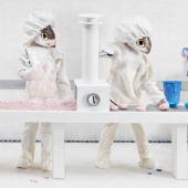 Les Temps Modernes es un proyecto caprichoso que parodia la sociedad moderna