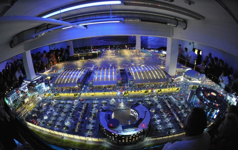 Let's take off! The largest airport model in the world