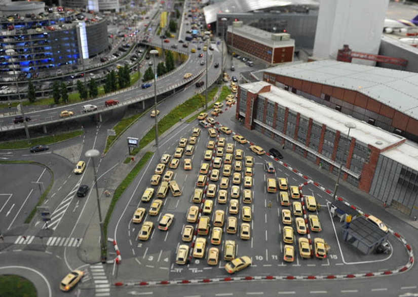 Let's take off! The largest airport model in the world
