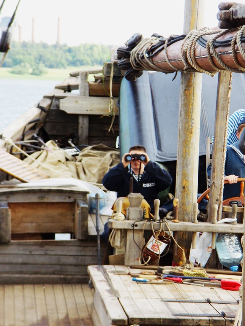 Let's save the ship together! Let's save the ship together!