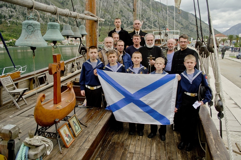 Let's save the ship together! Let's save the ship together!