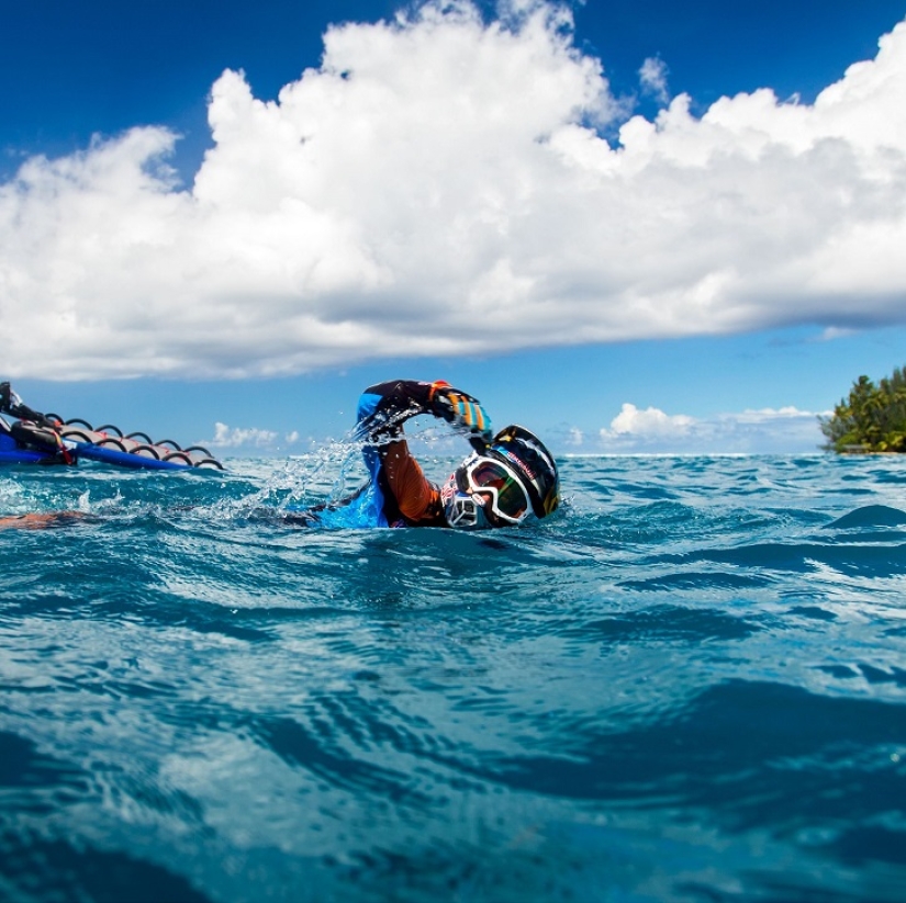 Leyenda del surf: Robbie Maddison monta una ola en una motocicleta
