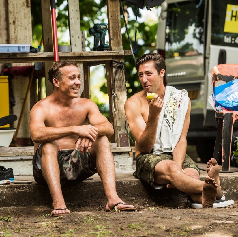 Leyenda del surf: Robbie Maddison monta una ola en una motocicleta