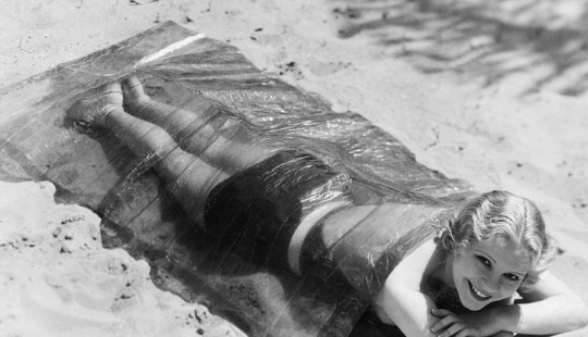 Life on the Beach: Hollywood's Golden Era Stars in a Black and White Album of Beach Glamor Photos Life on the Beach: Hollywood's Golden Era Stars in a Black and White Album of Beach Glamor Photos
