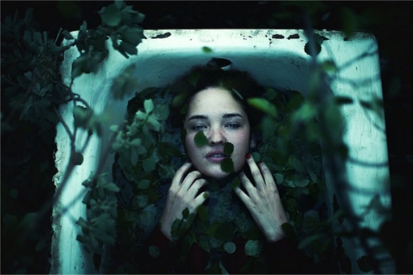 Like a bird in a cage: a Russian photographer shoots vulnerable and withdrawn people