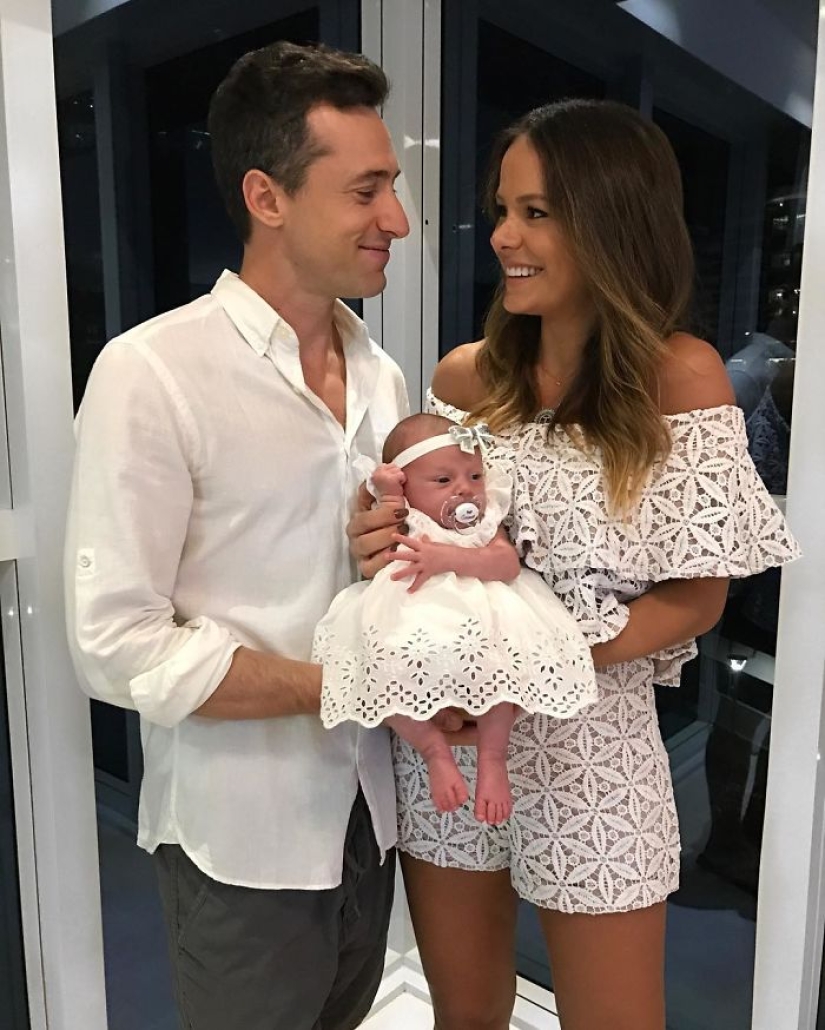 Likes from the first minutes of life: the daughter of a fashion blogger on a selfie from the maternity ward