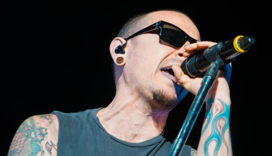 Linkin Park lead singer Chester Bennington committed suicide Linkin Park lead singer Chester Bennington committed suicide