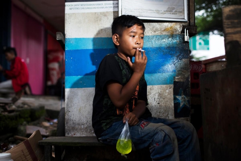 Little smokers of Indonesia Little smokers of Indonesia