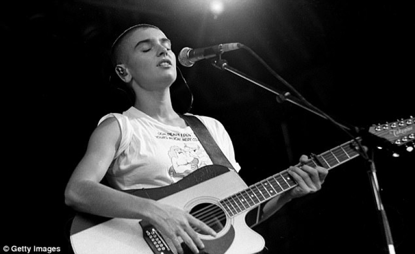 Llorando Sinead O'Connor grabó un mensaje de video sobre la lucha contra la depresión Llorando Sinead O'Connor grabó un mensaje de video sobre la lucha contra la depresión