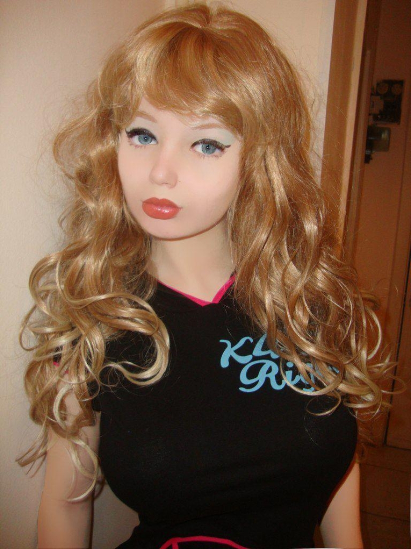 Lolita Richie is a new living doll from Russia Lolita Richie is a new living doll from Russia