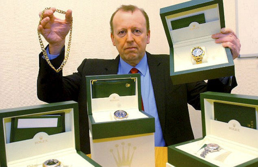 Los agentes de policía ganaron 1,5 millones de libras por la venta de artículos de lujo incautados a delincuentes