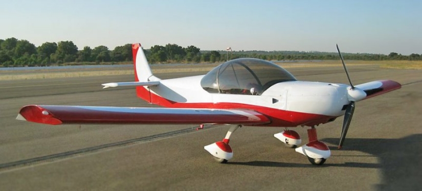 Los agentes de policía ganaron 1,5 millones de libras por la venta de artículos de lujo incautados a delincuentes Los agentes de policía ganaron 1,5 millones de libras por la venta de artículos de lujo incautados a delincuentes