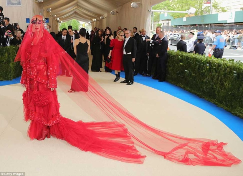 Los atuendos más polémicos de la recepción de la Met Gala 2017
