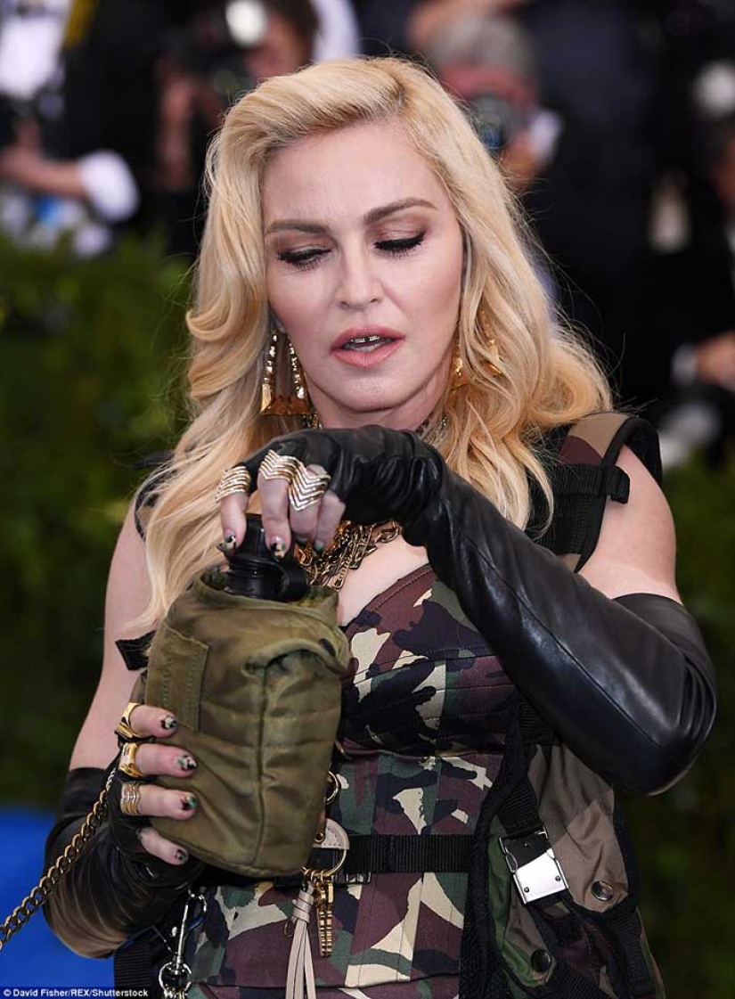 Los atuendos más polémicos de la recepción de la Met Gala 2017