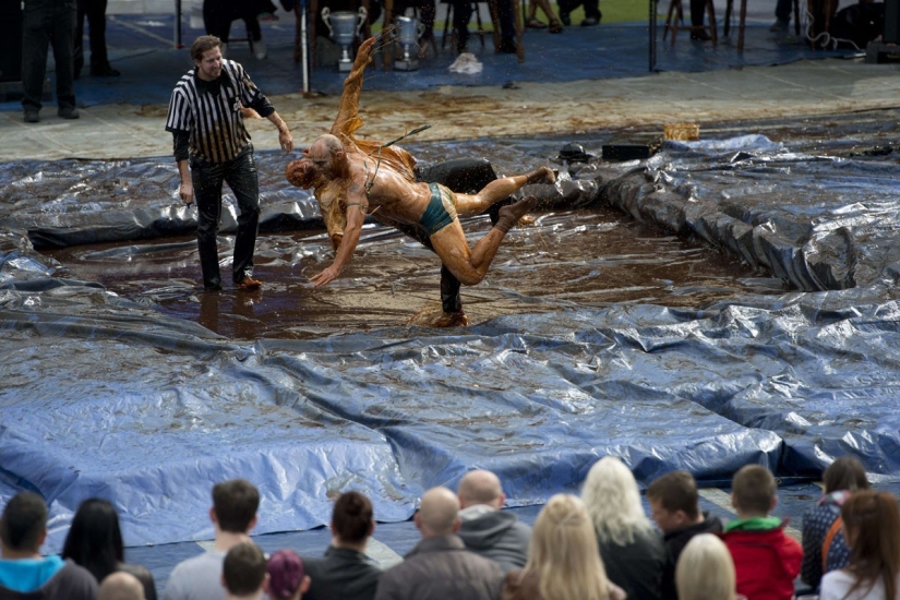 Los británicos se están volviendo locos: en Inglaterra hubo un campeonato de lucha libre