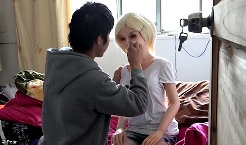 Los chinos comenzaron todo un harén de siete mujeres de goma Los chinos comenzaron todo un harén de siete mujeres de goma