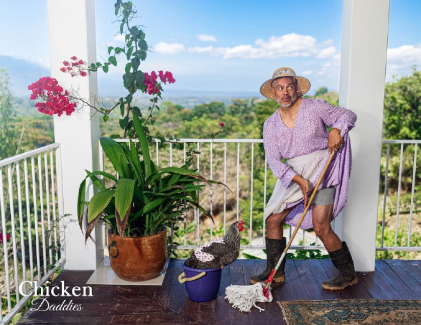 Los granjeros y sus gallinas en el calendario Chicken Daddies 2024