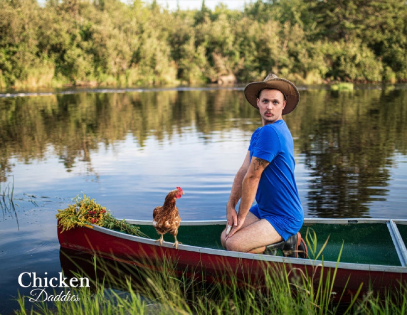 Los granjeros y sus gallinas en el calendario Chicken Daddies 2024