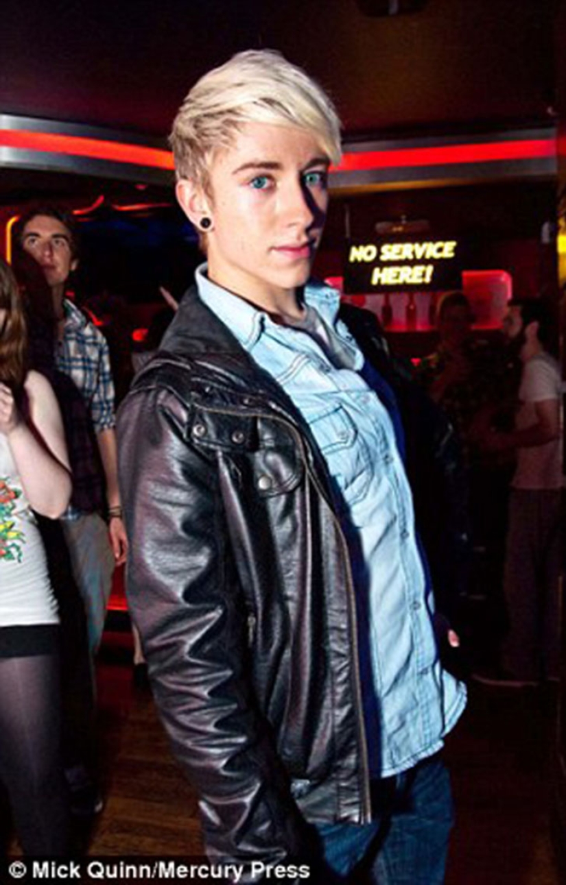 Los hermanos se cansaron de esconder su esencia femenina, y se convirtieron en hermanas