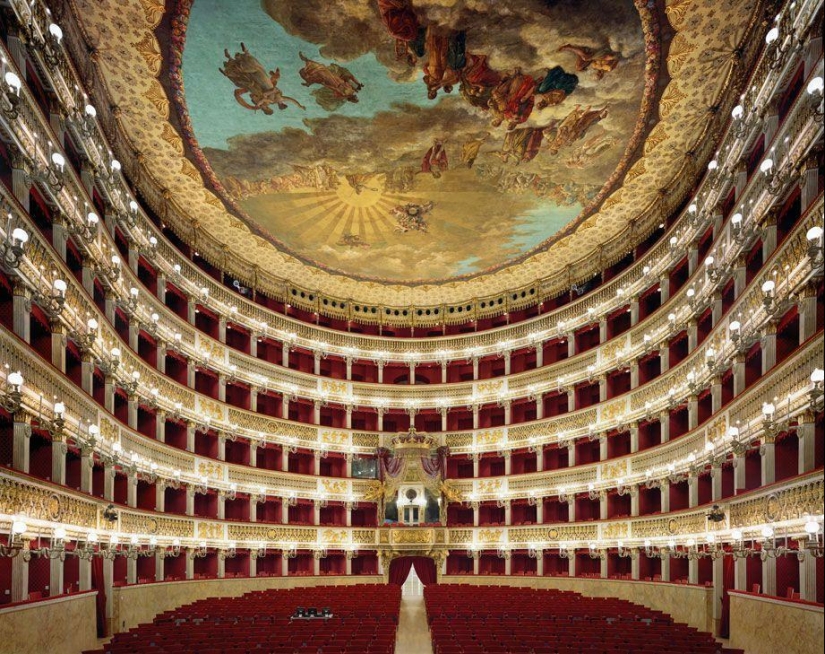 Los interiores más impresionantes de los teatros de ópera más famosos del mundo.