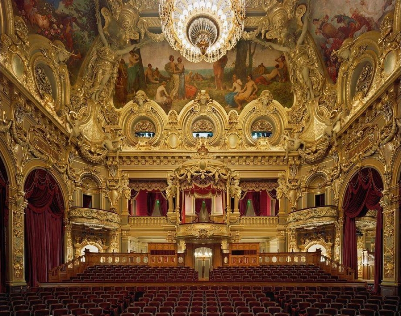 Los interiores más impresionantes de los teatros de ópera más famosos del mundo.
