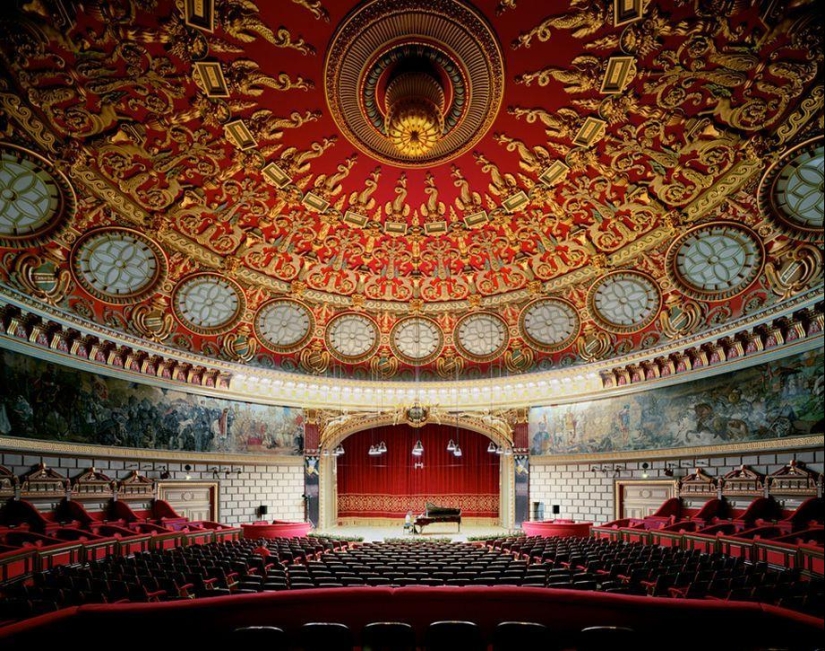 Los interiores más impresionantes de los teatros de ópera más famosos del mundo.