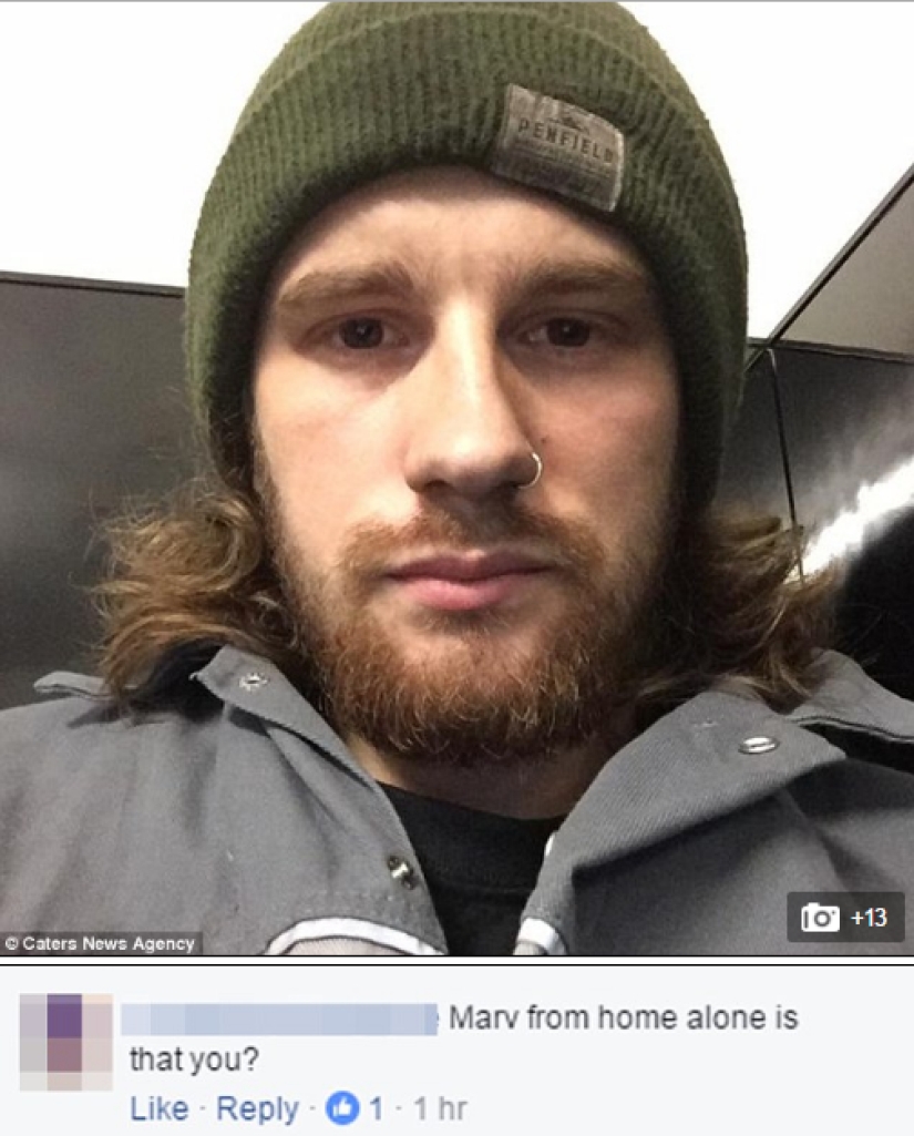 Los miembros del grupo "Curse my selfie" suben sus fotos a merced de los trolls