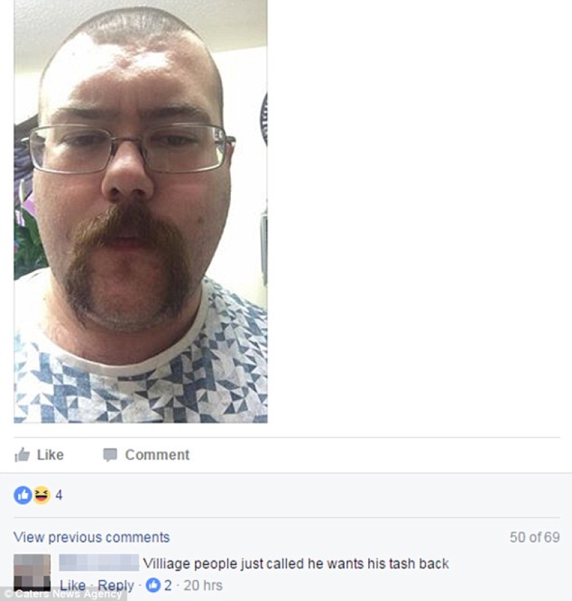 Los miembros del grupo "Curse my selfie" suben sus fotos a merced de los trolls