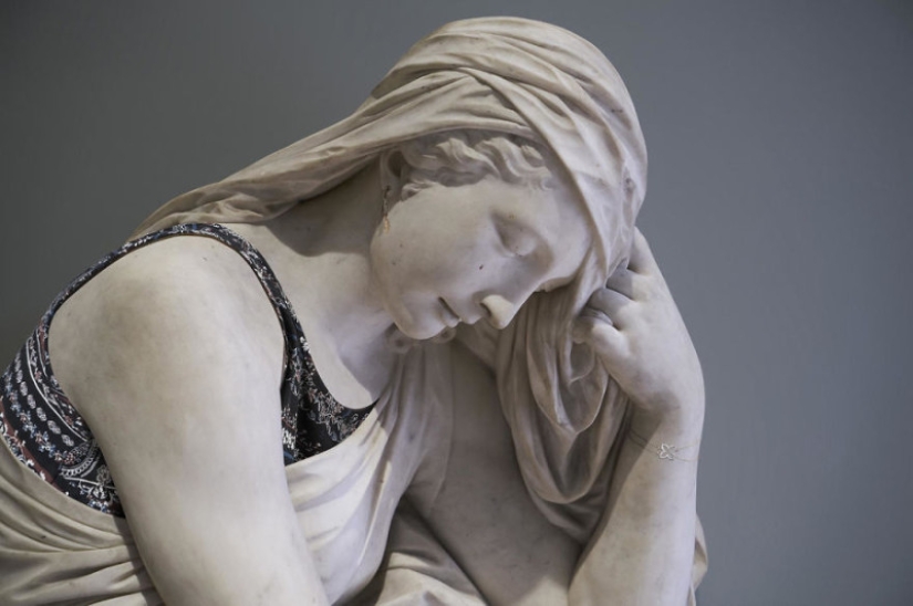 Los niños dibujan y papá pasa. El artista crea personajes de anime a partir de dibujos de hijos Los niños dibujan y papá pasa. El artista crea personajes de anime a partir de dibujos de hijos