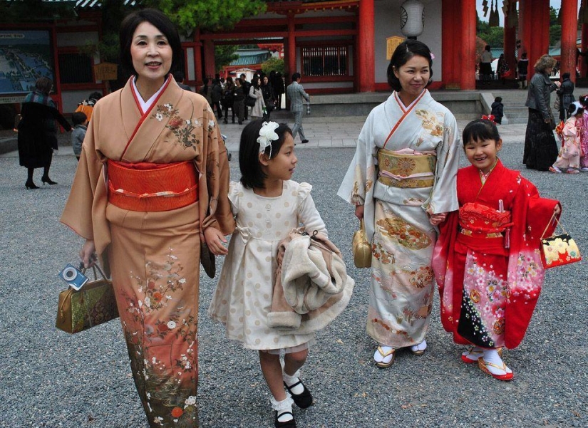 Los niños más encantadores en las vacaciones infantiles en Japón Los niños más encantadores en las vacaciones infantiles en Japón