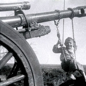 Los niños siguen siendo niños incluso en los momentos más difíciles.